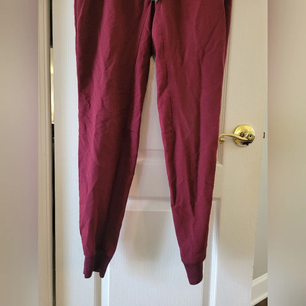 FIGS Men's Tansen Jogger Scrub Pants Burgundy Size XS Nursing